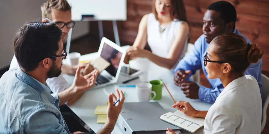 A Guide to End-to-End Customer Experience Strategy