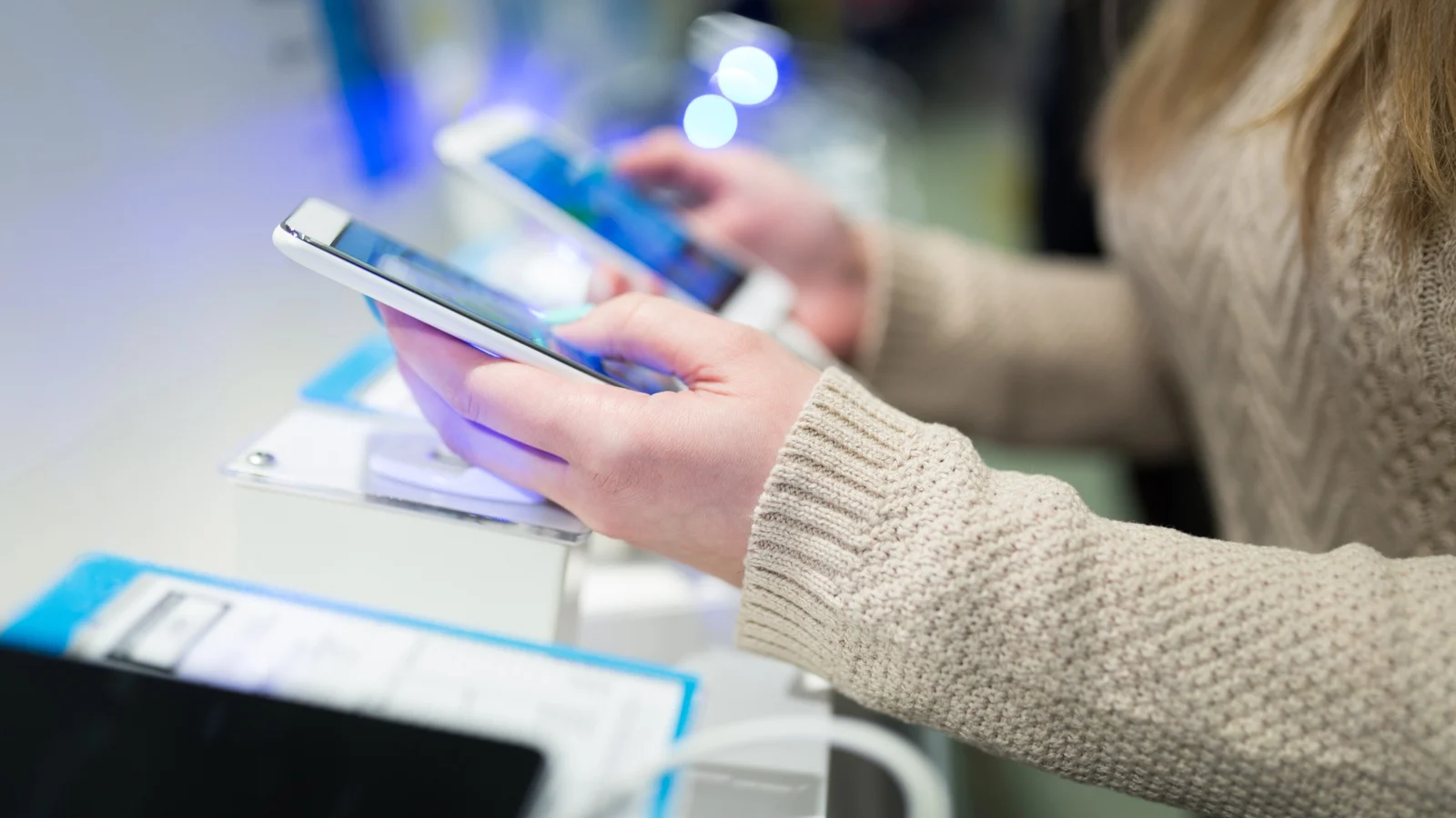 How to Get More Customers to Your Cell Phone Store